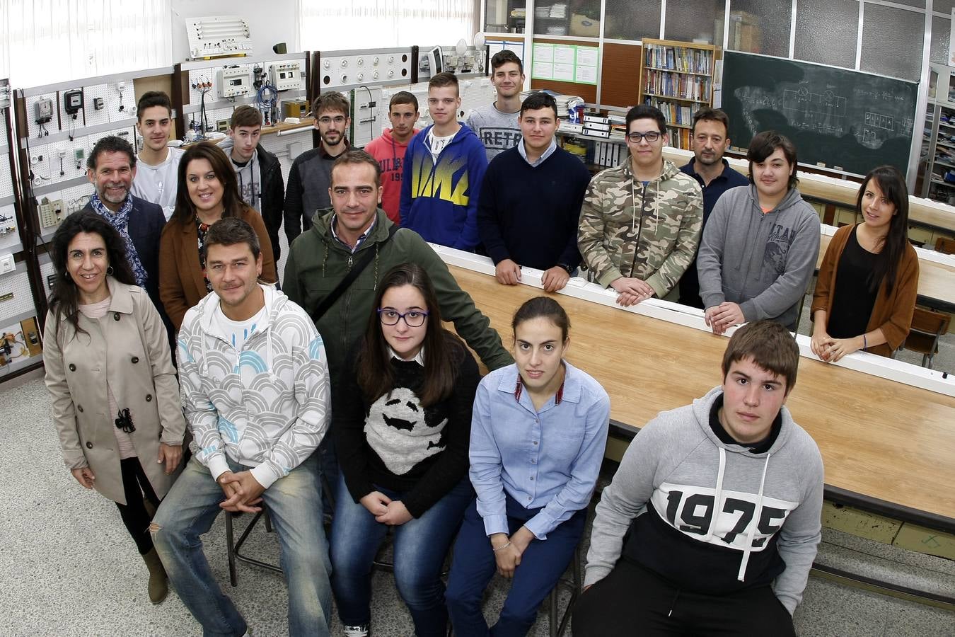 San Juan Bautista-La Salle. José Manuel Merino, y el equipo de profesores formado por Eva María González, Tamara Díez, Yolanda García y Javier Senach, con los estudiantes Óscar Laguna Álvarez, Cristina García González, Leire Canel Montequín, Marina Gutiérrez Díaz, Adrián Alois Heim Olavarri, Emiliano Rivero Hidalgo, Francisco Gutiérrez Ruiz, José Ramón González Evangelista, Luis Izquierdo Gutiérrez, Marcos González Landeras, Antonio Sierra Pérez, Benito Mantecón Arroyo, Carlos Fernández Martínez, Daniel Escagedo Fernández, Teodoro Palacín Herrera, Victor Llorente Noriega, Alejandro Bustillo Aldaco, Ander Jarones Albalejo, Iván Díaz González, Jénifer González Aguado, Sandra Sampedro González y Sandra Sampedro González.
