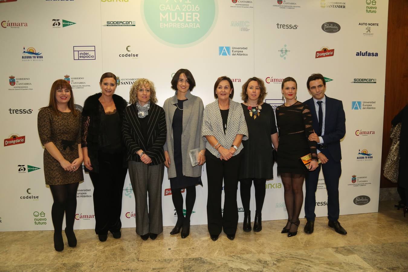 Silvia Abascal, Eva Fernández, Eva Díaz Tezanos, Isabel Vega, Dolores Gorostiaga, Alicia Renedo, Verónica Samperio y Pedro Casares.