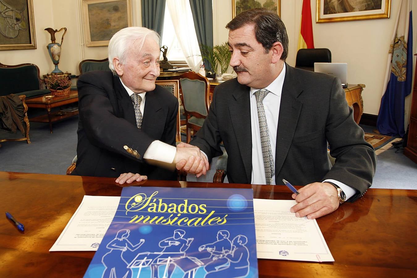 2007. Con el alcalde de Santander, Gonzalo Piñeiro.