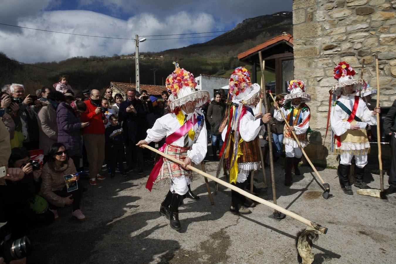 Los zamarrones dan color a Polaciones