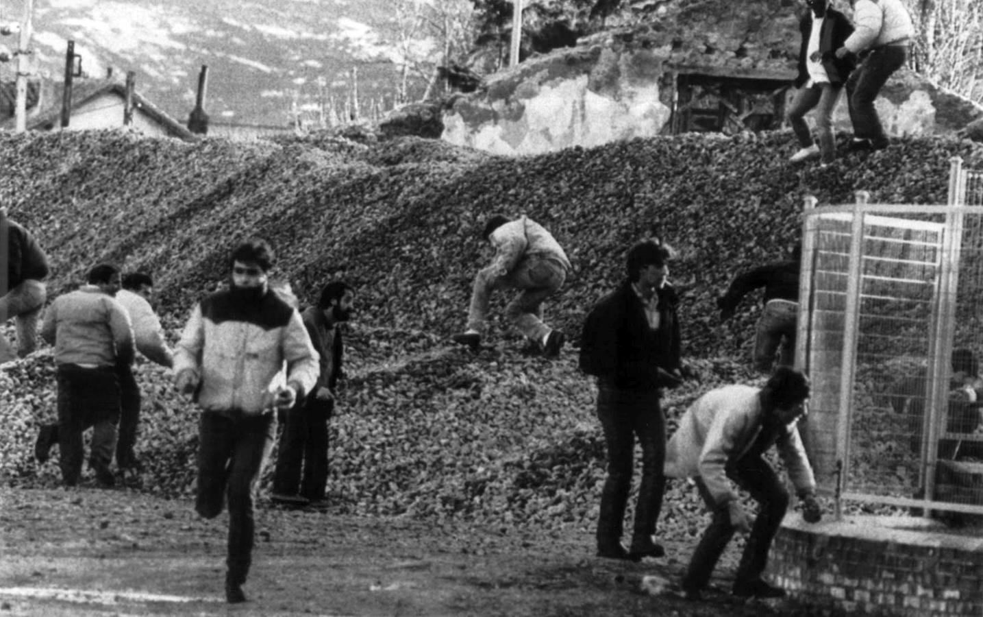 Piedras para tirar a los agentes.