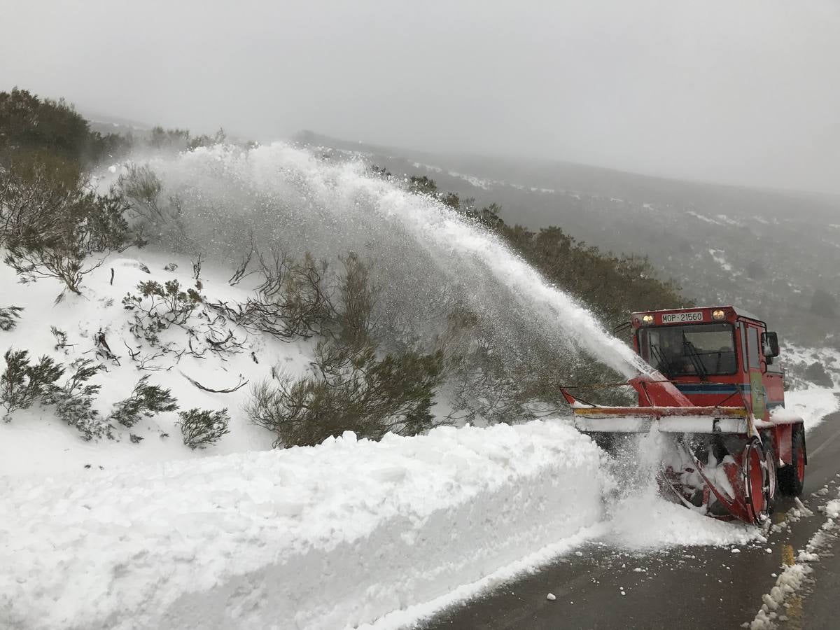 Máquinas quitanieves, esta mañana en Brañavieja