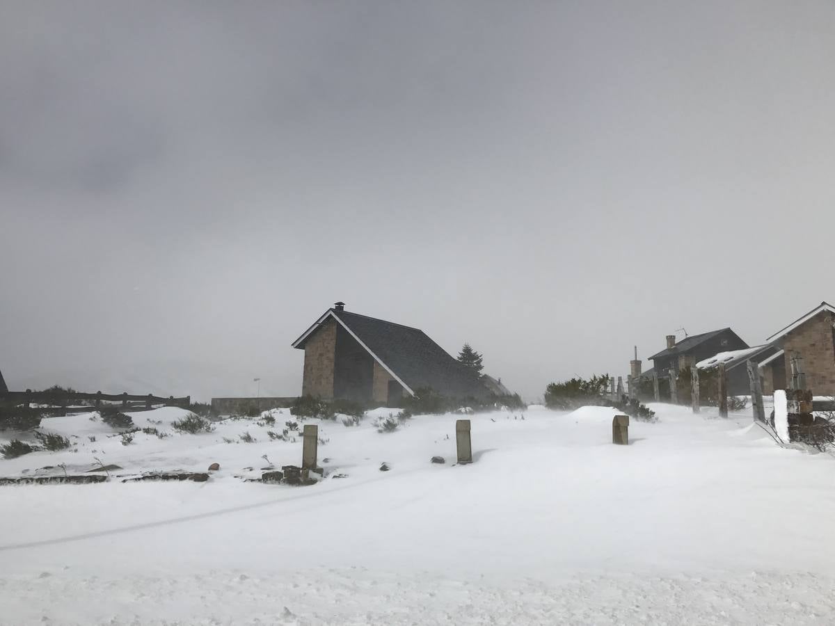 Máquinas quitanieves, esta mañana en Brañavieja