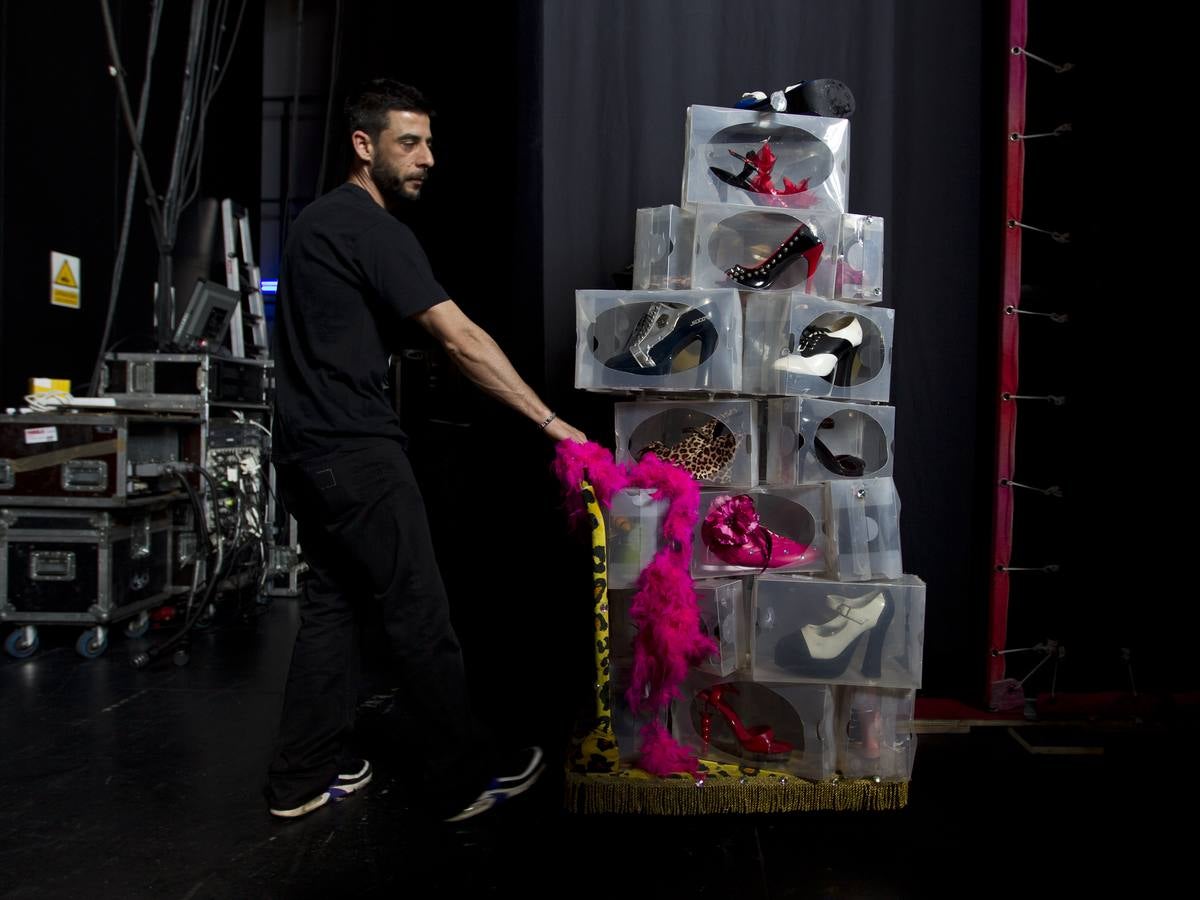 Ensayo y preparativos del musical Priscilla