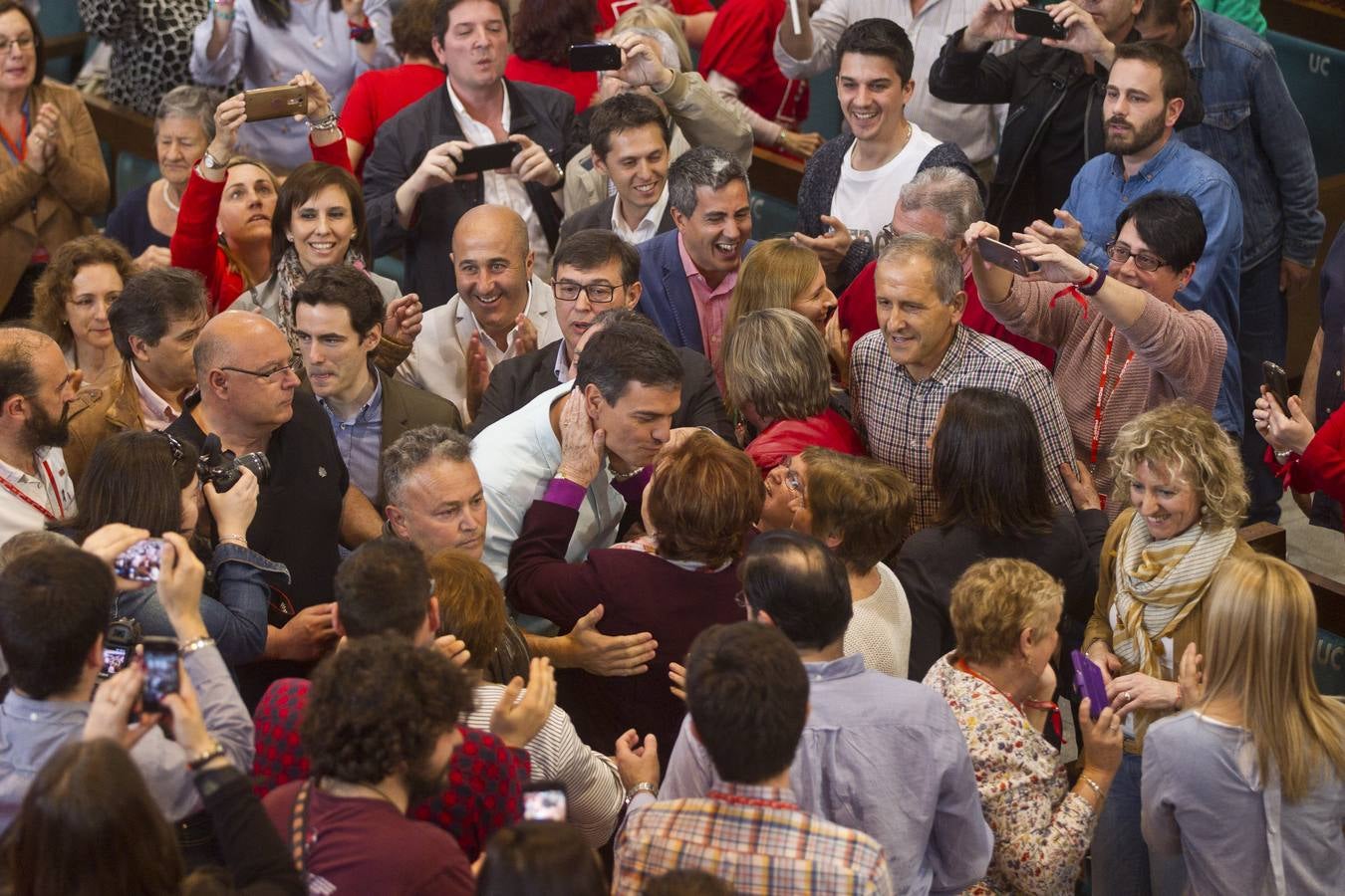 Mitin del PSOE con Pedro Sánchez, en el Paraninfo de la UC