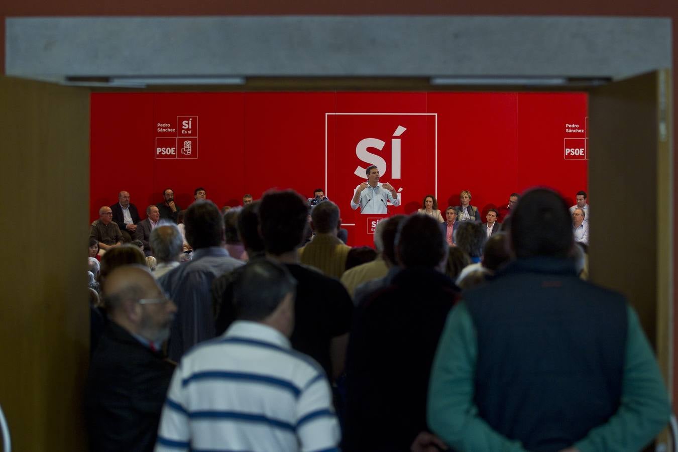 Mitin del PSOE con Pedro Sánchez, en el Paraninfo de la UC