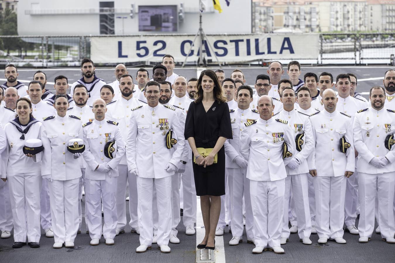 Entrega de la bandera de guerra al buque de la armada «Castilla», a cargo de Ruth Beitia