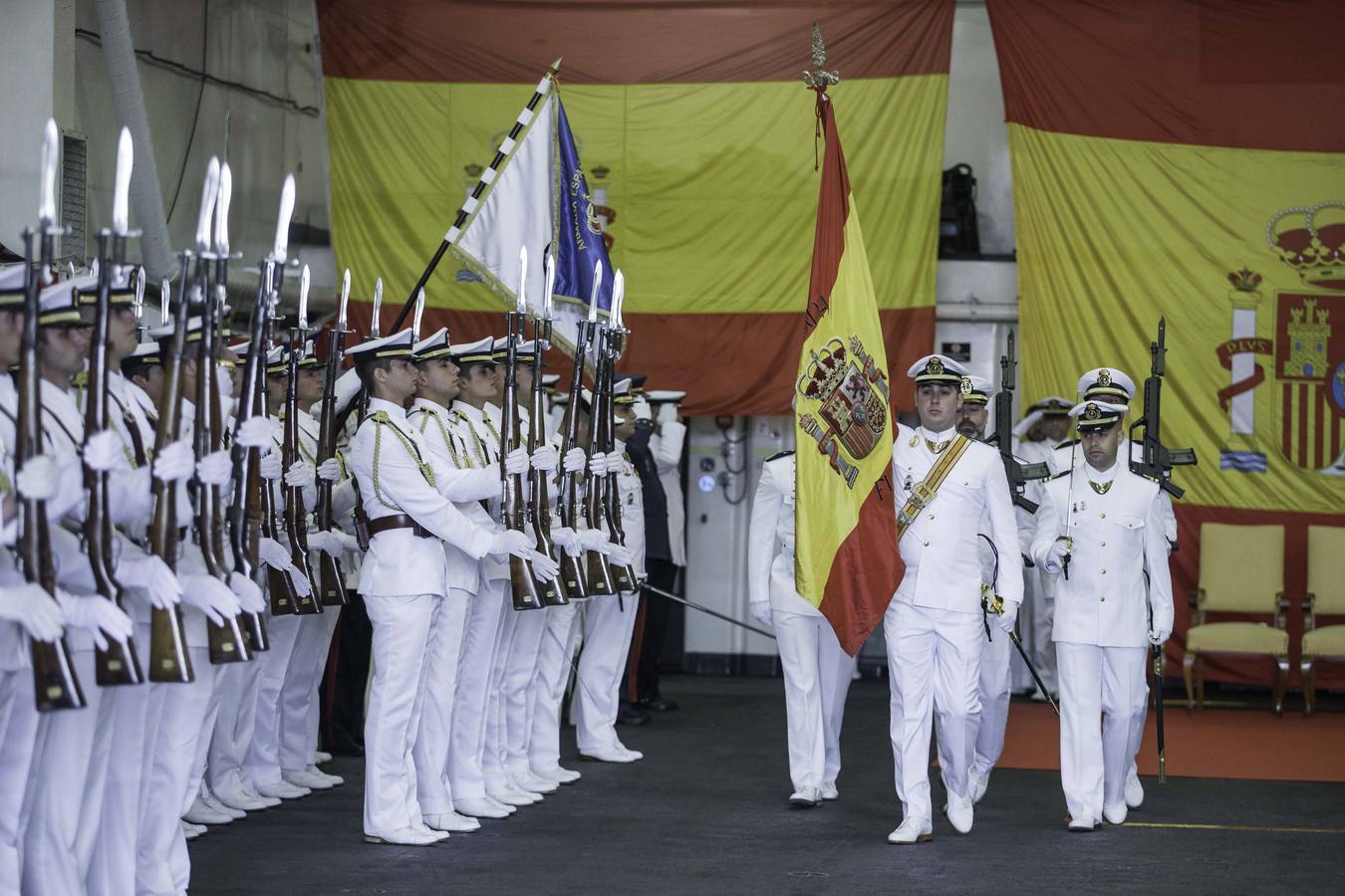 Entrega de la bandera de guerra al buque de la armada «Castilla», a cargo de Ruth Beitia