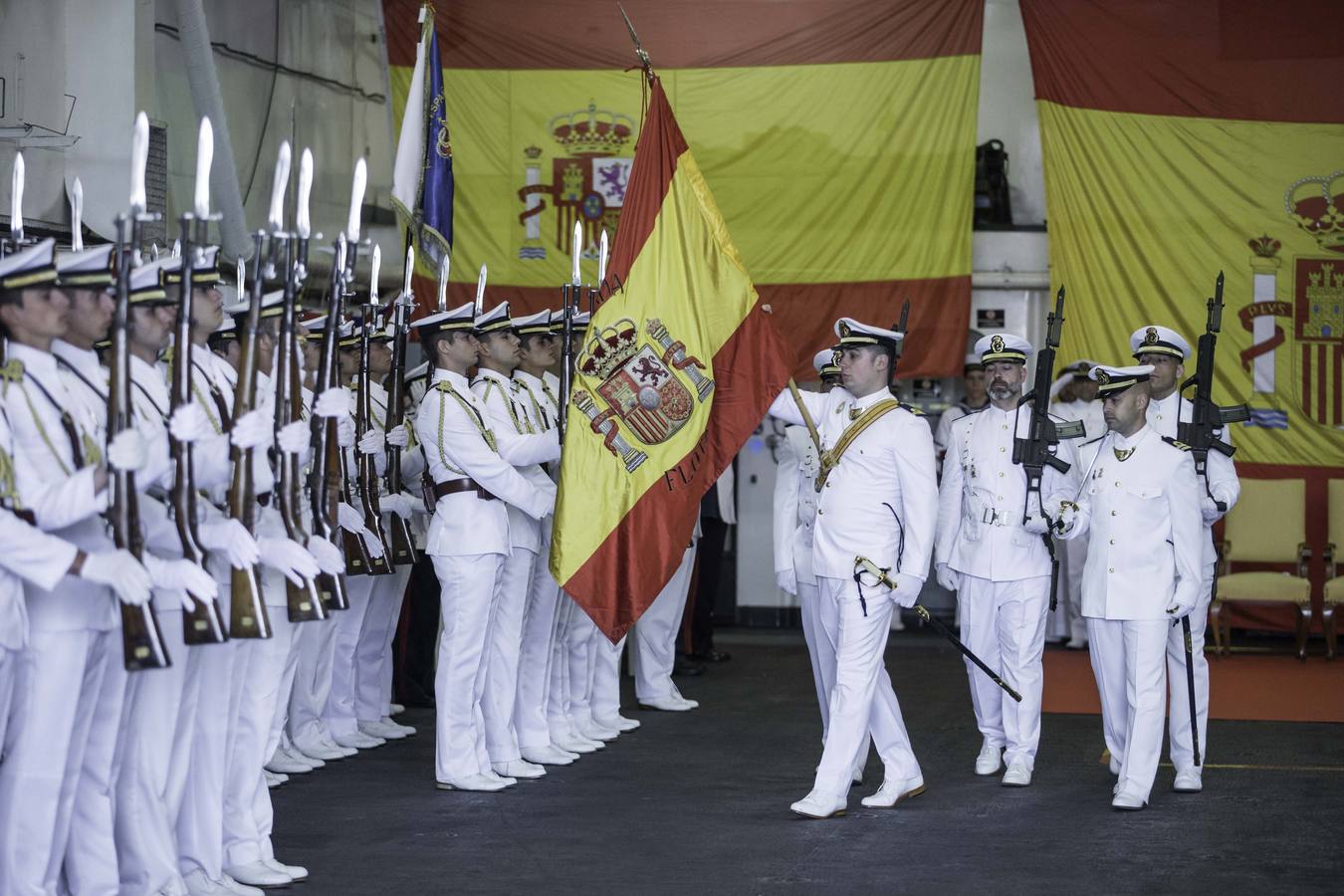 Entrega de la bandera de guerra al buque de la armada «Castilla», a cargo de Ruth Beitia