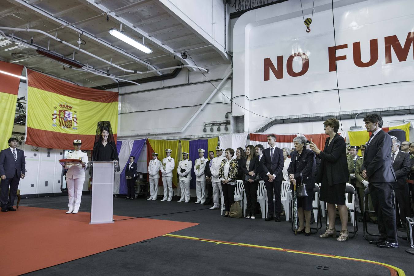 Entrega de la bandera de guerra al buque de la armada «Castilla», a cargo de Ruth Beitia