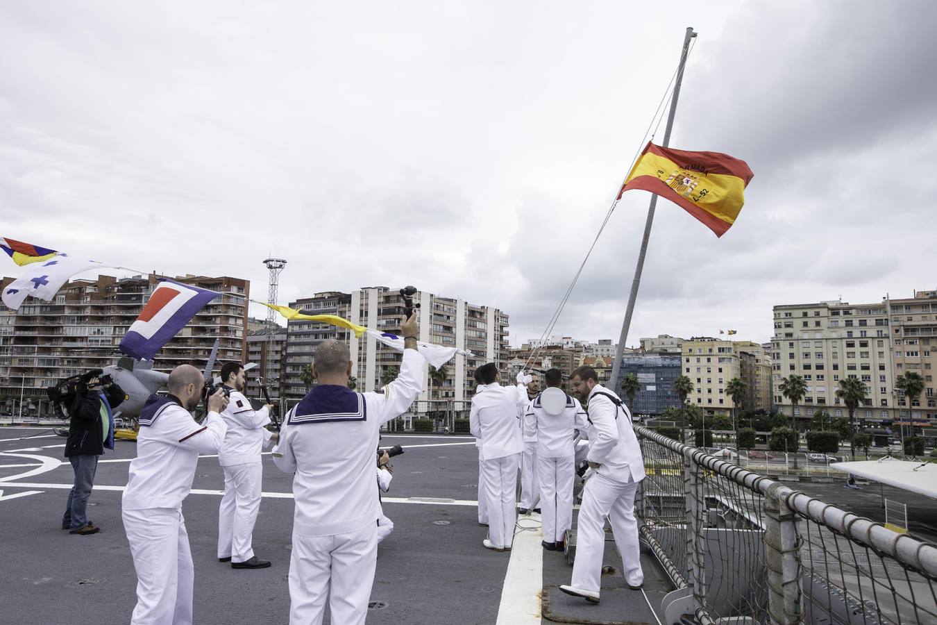 Entrega de la bandera de guerra al buque de la armada «Castilla», a cargo de Ruth Beitia