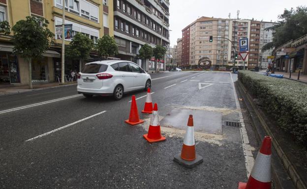 Se abre un socavón en la calle Jerónimo Sáinz de la Maza