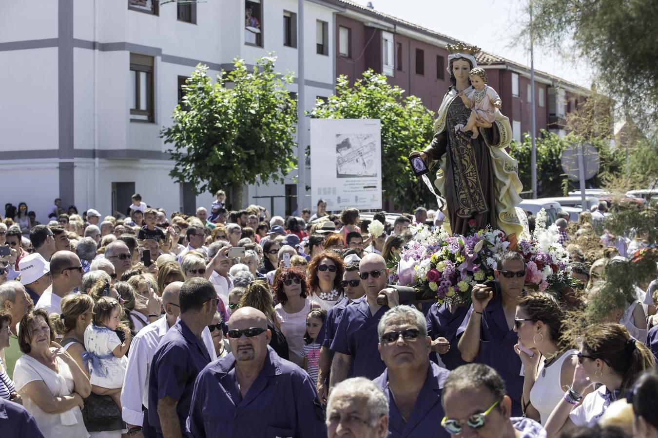 Los vecinos del Barrio Pesquero celebran las fiestas del Carmen