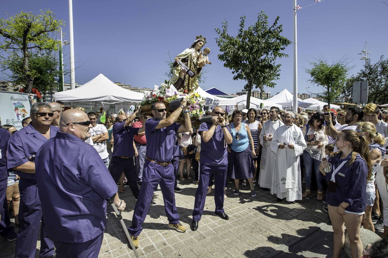 Los vecinos del Barrio Pesquero celebran las fiestas del Carmen