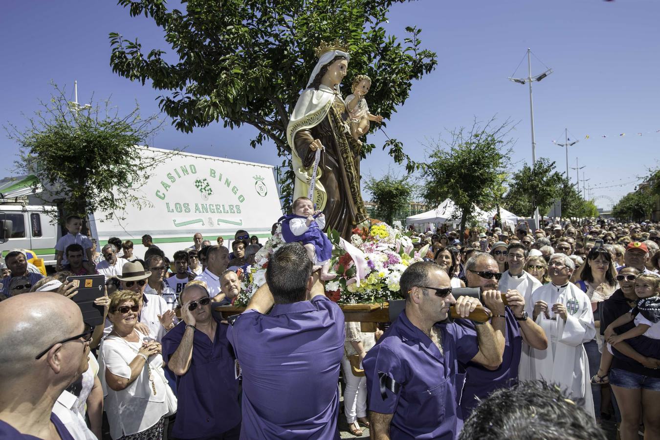 Los vecinos del Barrio Pesquero celebran las fiestas del Carmen