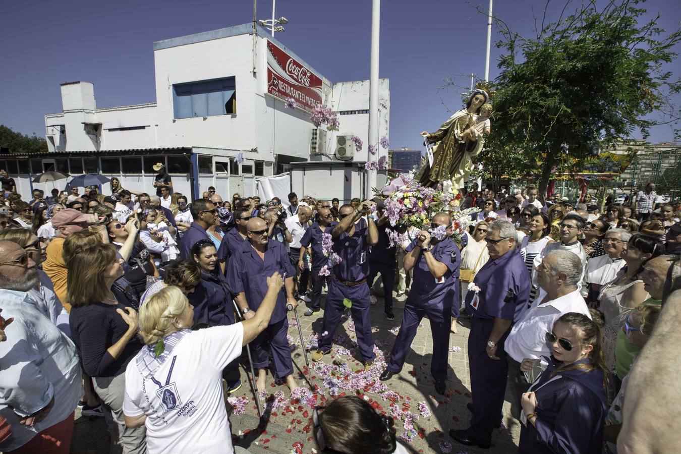 Los vecinos del Barrio Pesquero celebran las fiestas del Carmen