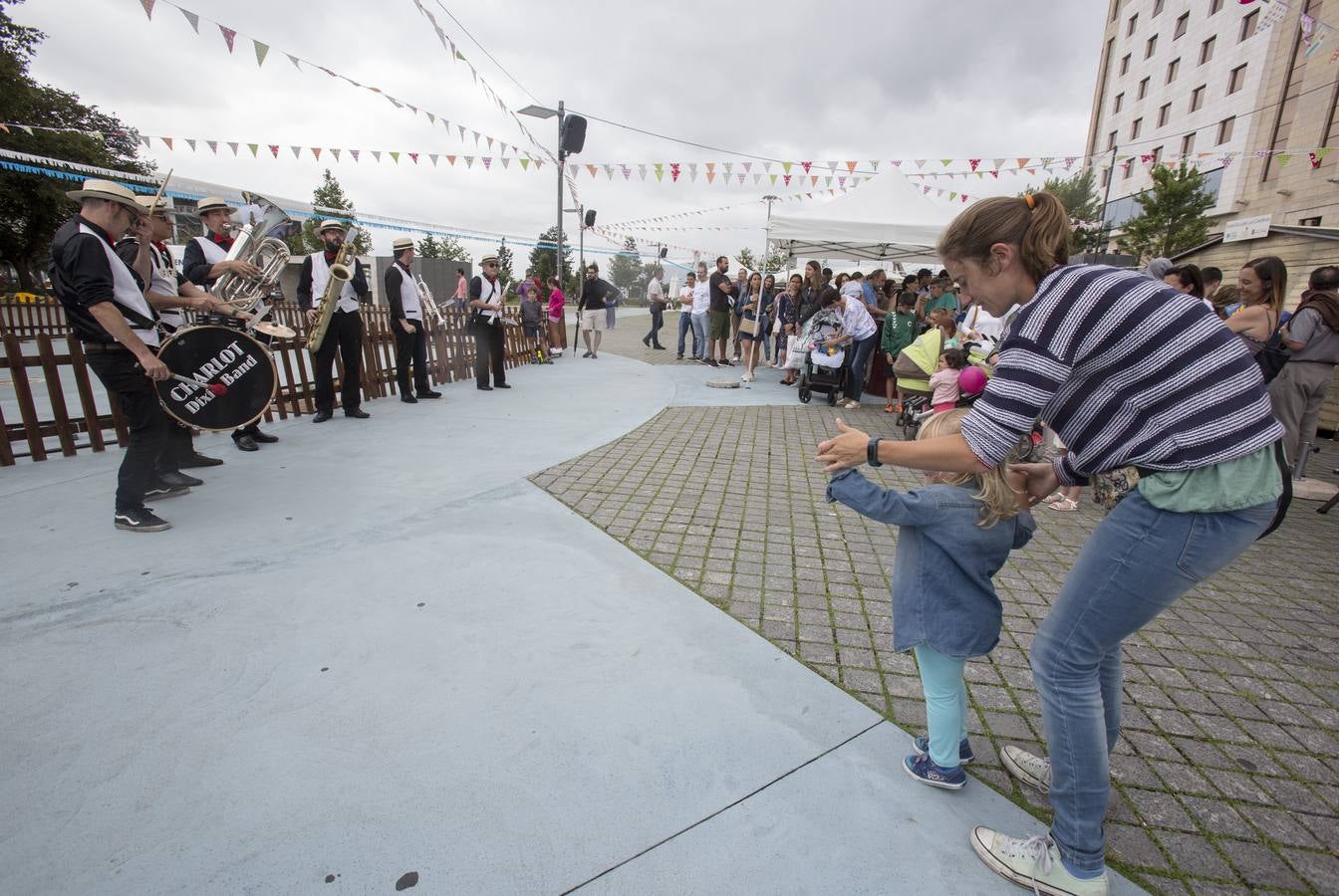 La apertura de las casetas, el chupinazo y el desfile forman parte de las fiestas de la Semana Grande de Santander