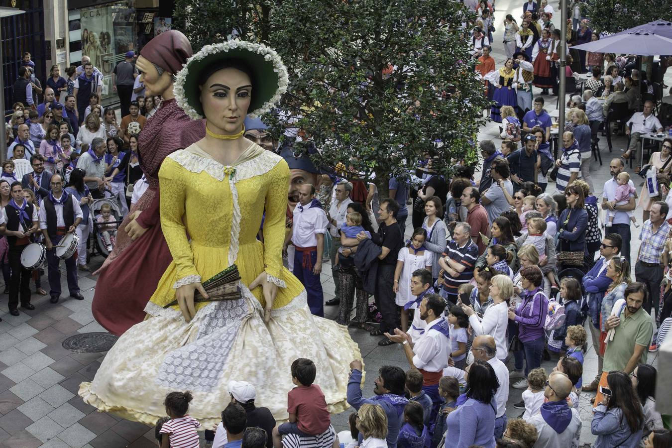 La apertura de las casetas, el chupinazo y el desfile forman parte de las fiestas de la Semana Grande de Santander