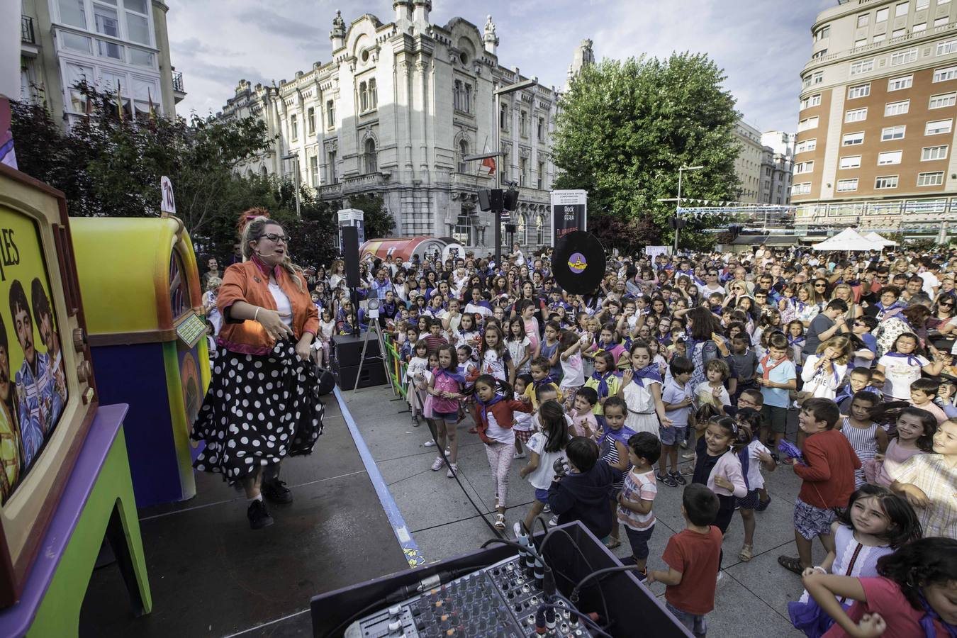 La apertura de las casetas, el chupinazo y el desfile forman parte de las fiestas de la Semana Grande de Santander