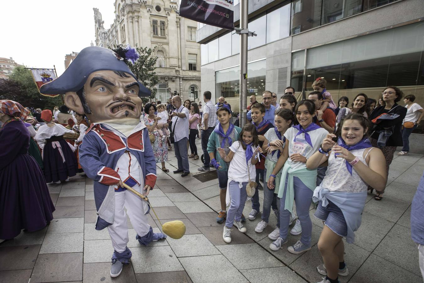 La apertura de las casetas, el chupinazo y el desfile forman parte de las fiestas de la Semana Grande de Santander