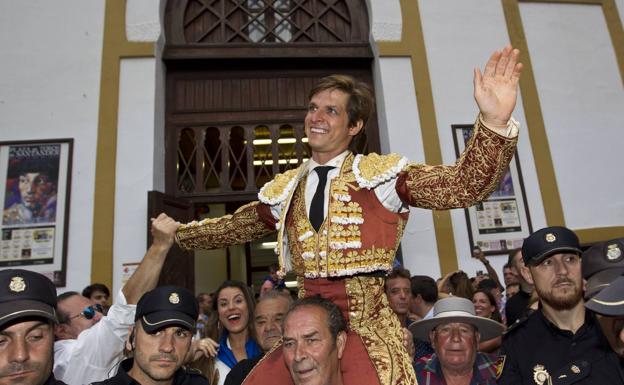 El Juli salió por la puerta grande.