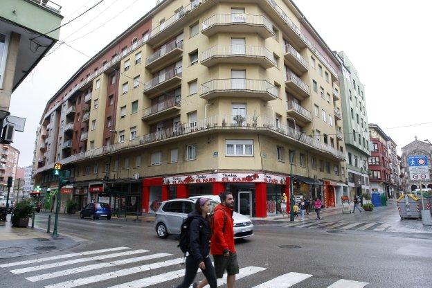 Bloque de viviendas de la calle José María Pereda en los números 22, 24 y 26 que tendrá que pasar la Inspección Técnica de Edificios. 