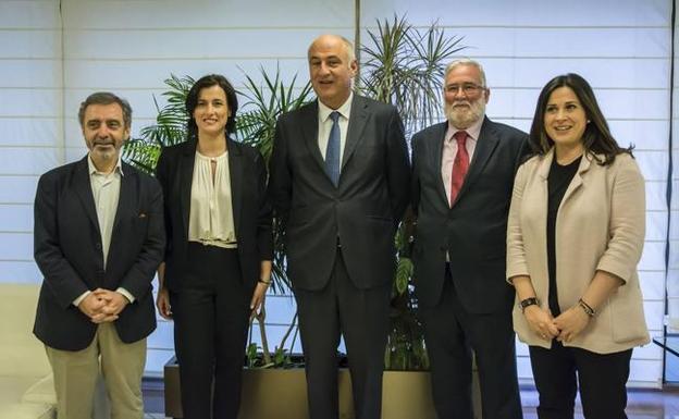 Reunión sobre la sede asociada del Museo Reina Sofía en el Banco de España, celebrada el 24 de julio en Madrid. 