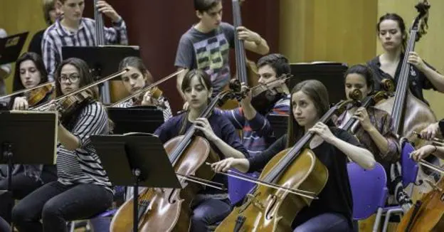 Jóvenes músicos de la Joscan, en un ensayo. 