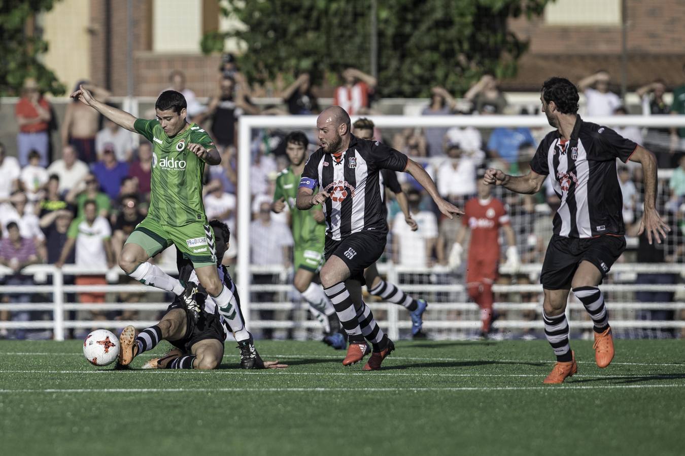 El Racing empata en Escobedo (2-2)