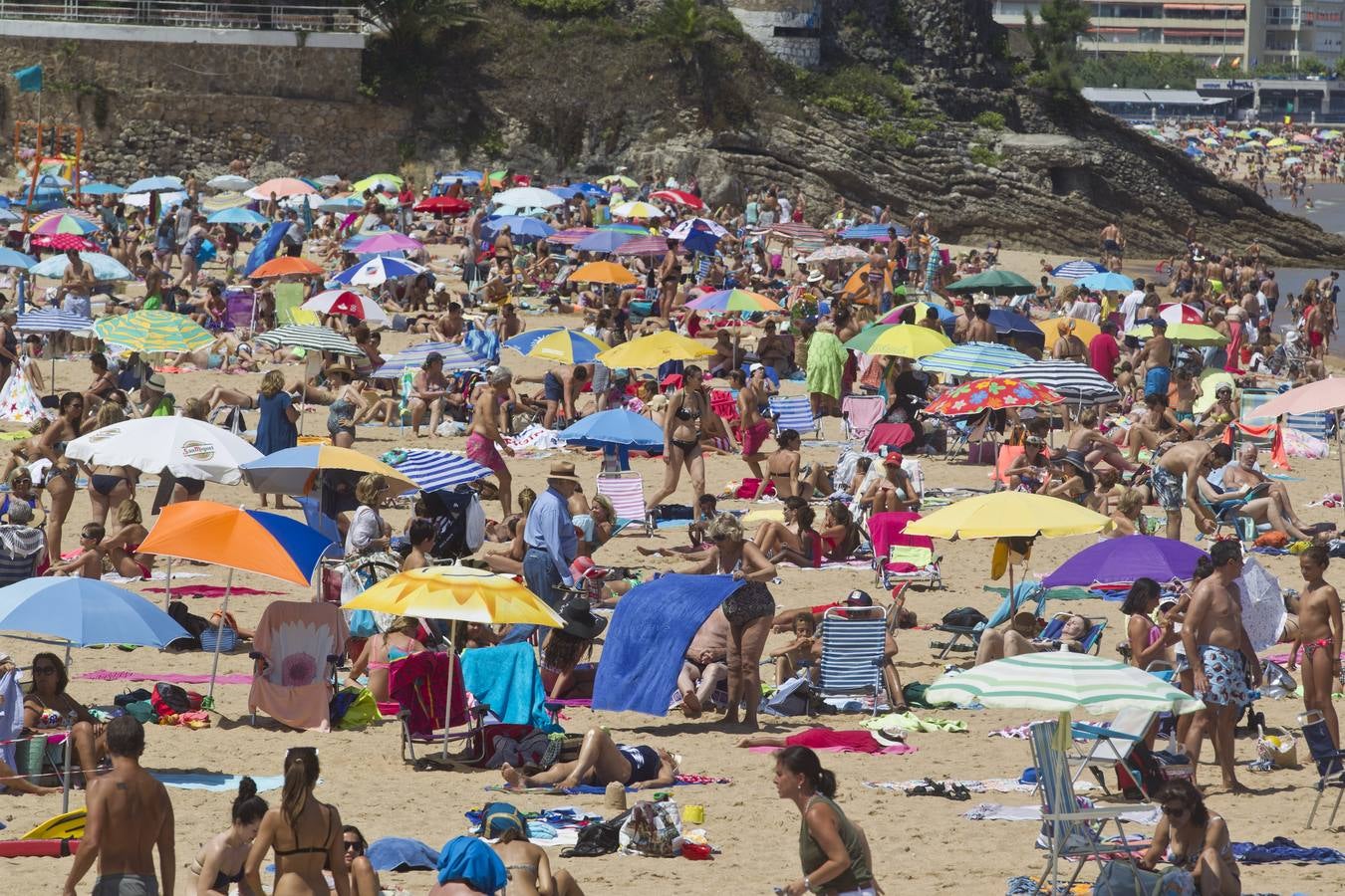 Las playas de El Sardinero, abarrotadas