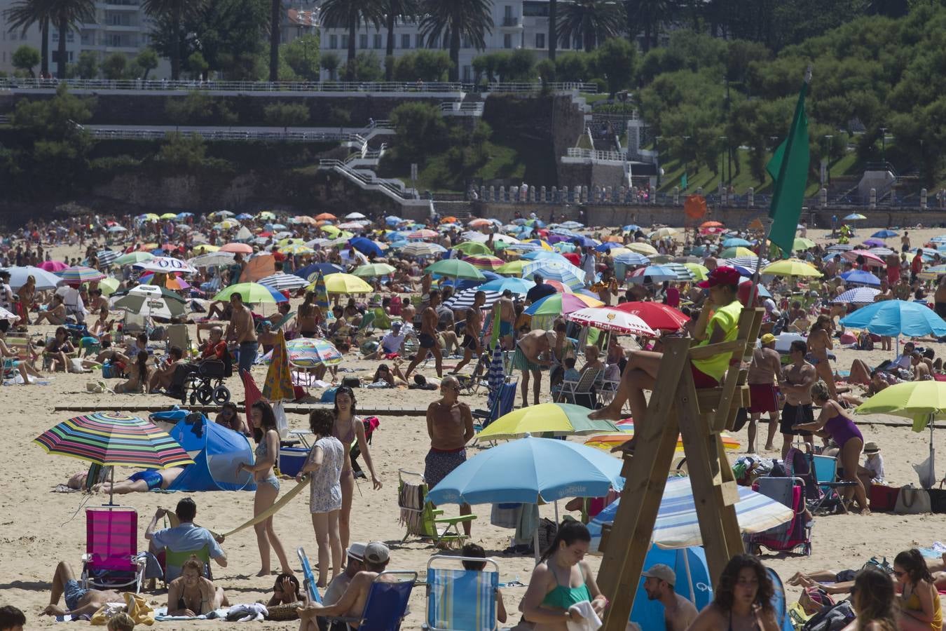 Las playas de El Sardinero, abarrotadas