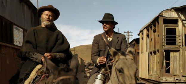 El recientemente fallecido Sam Shepard y el cántabro Eduardo Noriega, en una escena de la película 'Blackthorn'