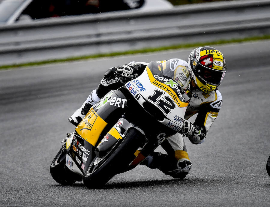 El suizo Thomas Luthi se adjudicó la victoria en la carrera de Moto2. 