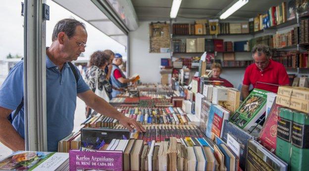 En la Feria se pueden encontrar libros de segunda mano de todos los géneros y precios