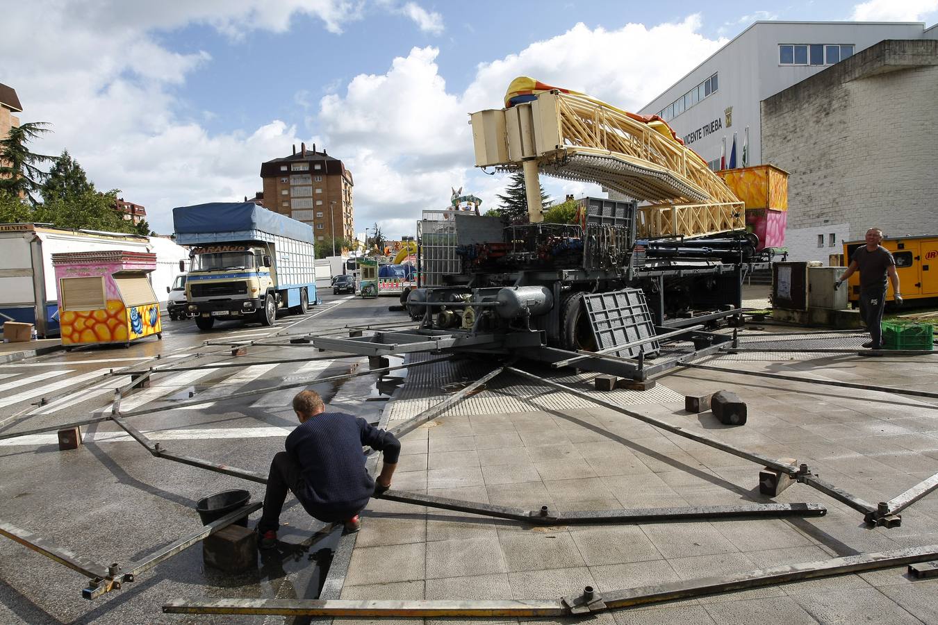 El recinto ferial del Zapatón coge poco a poco forma y color