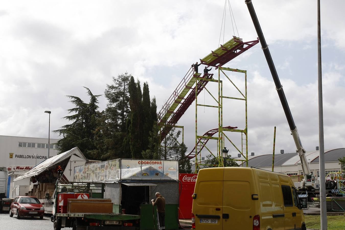 El recinto ferial del Zapatón coge poco a poco forma y color