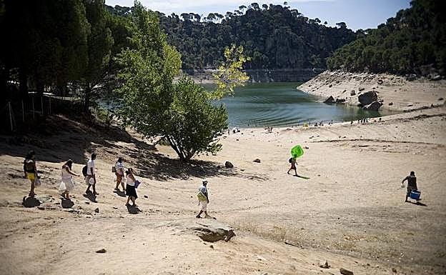 La pésima coyuntura hídrica que soporta el país compromete le rentabilidad turística de los embalses y pantanos.