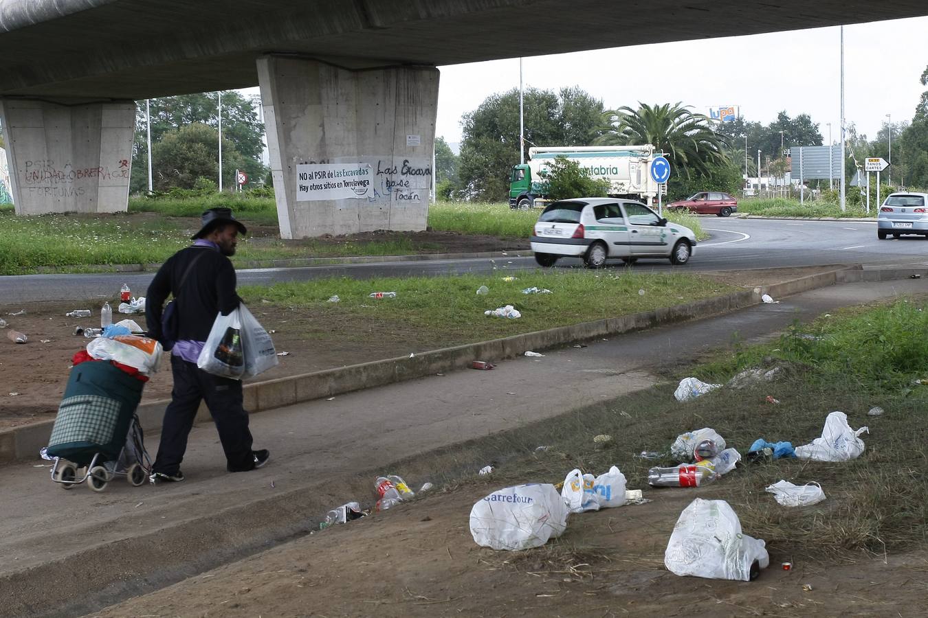 Los restos del botellón en Tanos