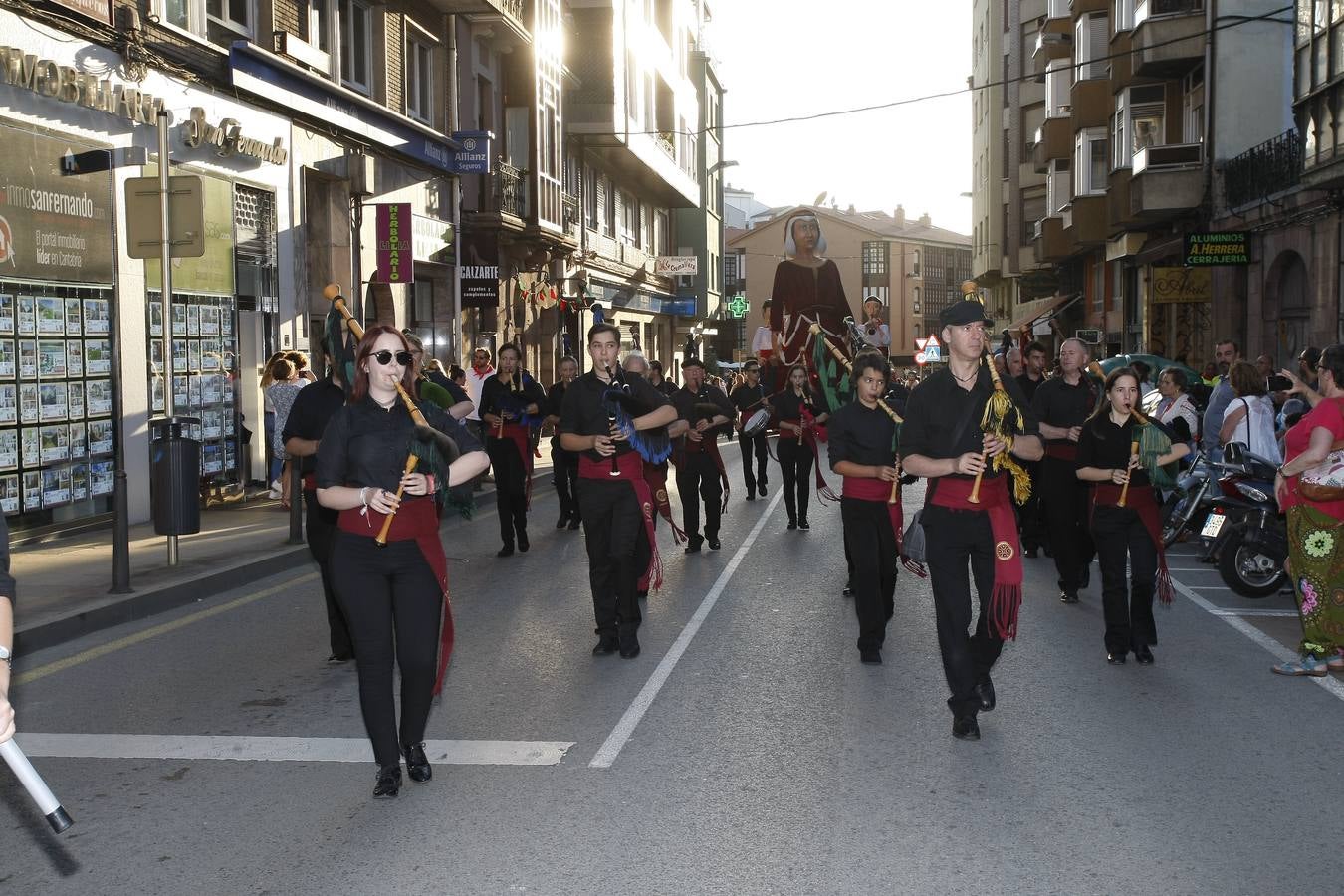 El chupinazo desata la locura en Torrelavega