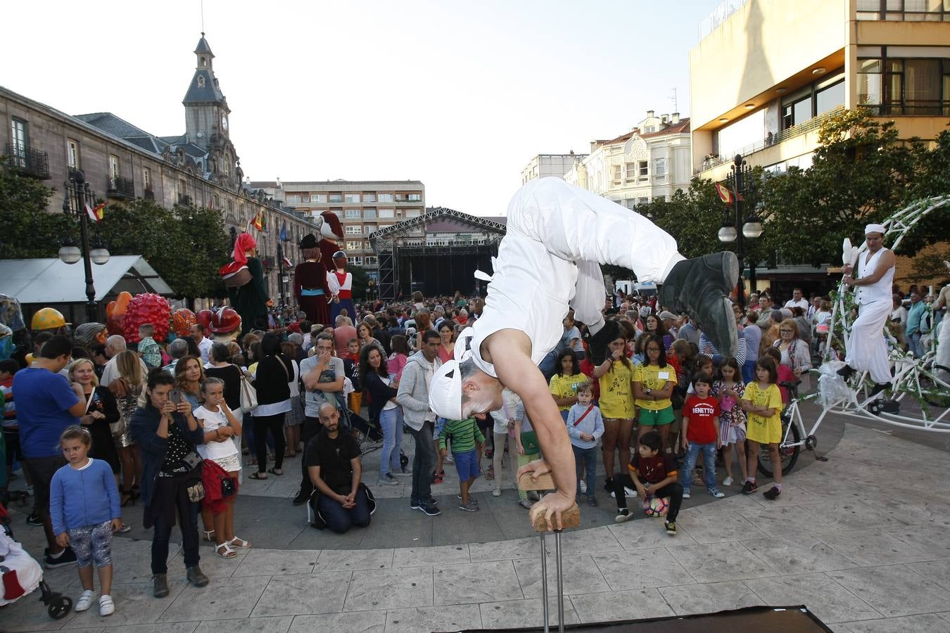 El chupinazo desata la locura en Torrelavega