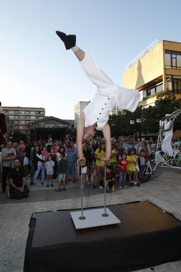 El chupinazo desata la locura en Torrelavega