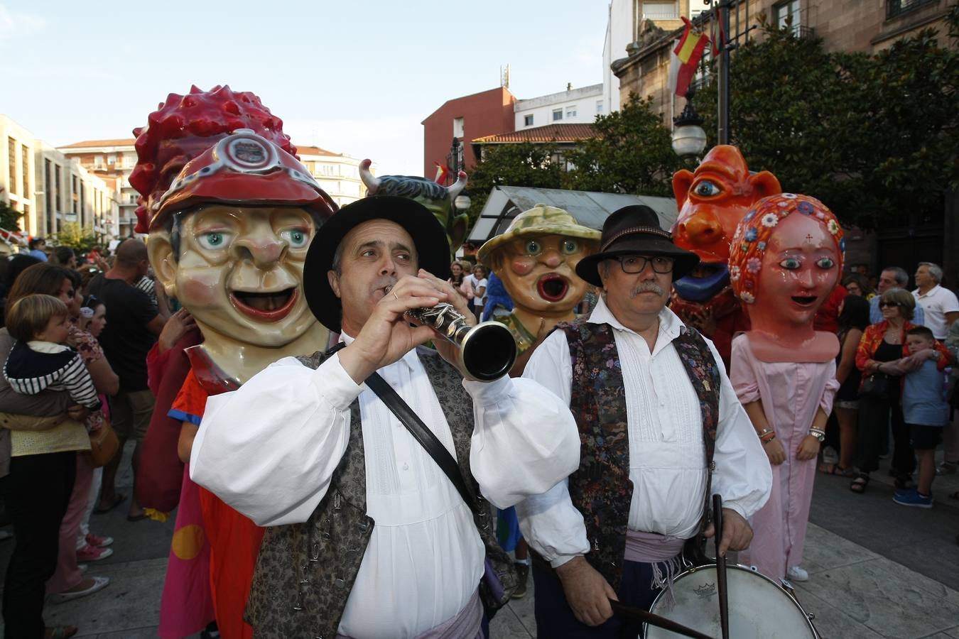 El chupinazo desata la locura en Torrelavega