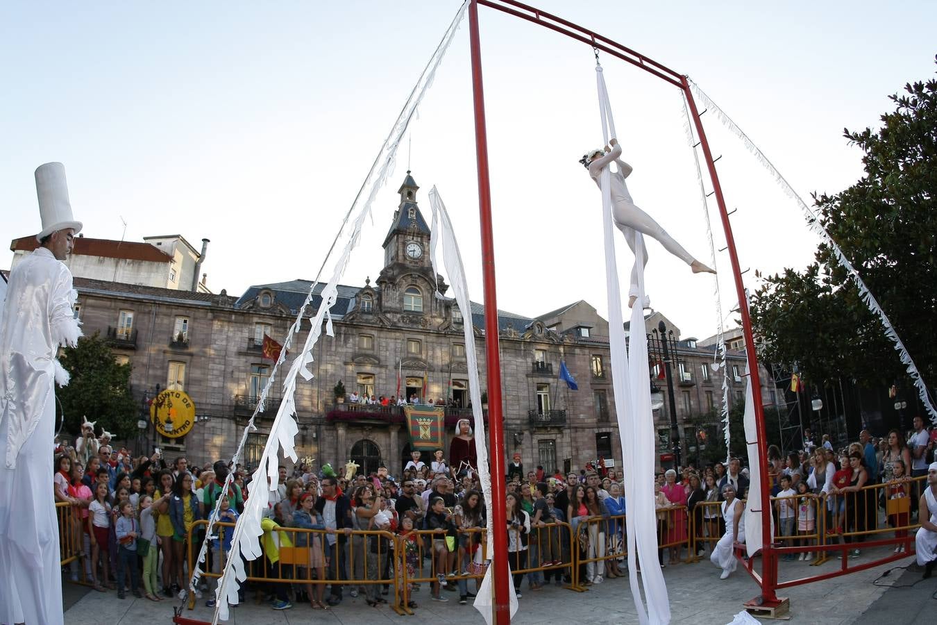 El chupinazo desata la locura en Torrelavega