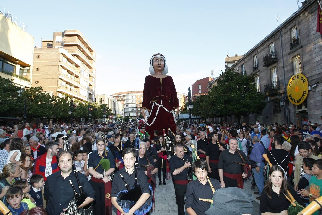 El chupinazo desata la locura en Torrelavega