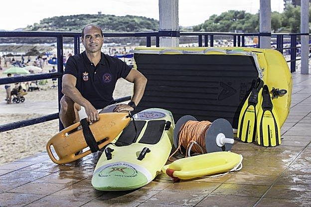 Javier Odriozola suma en su trayectoria más de trescientos rescates. Para él, la educación es básica para prevenir accidentes. 