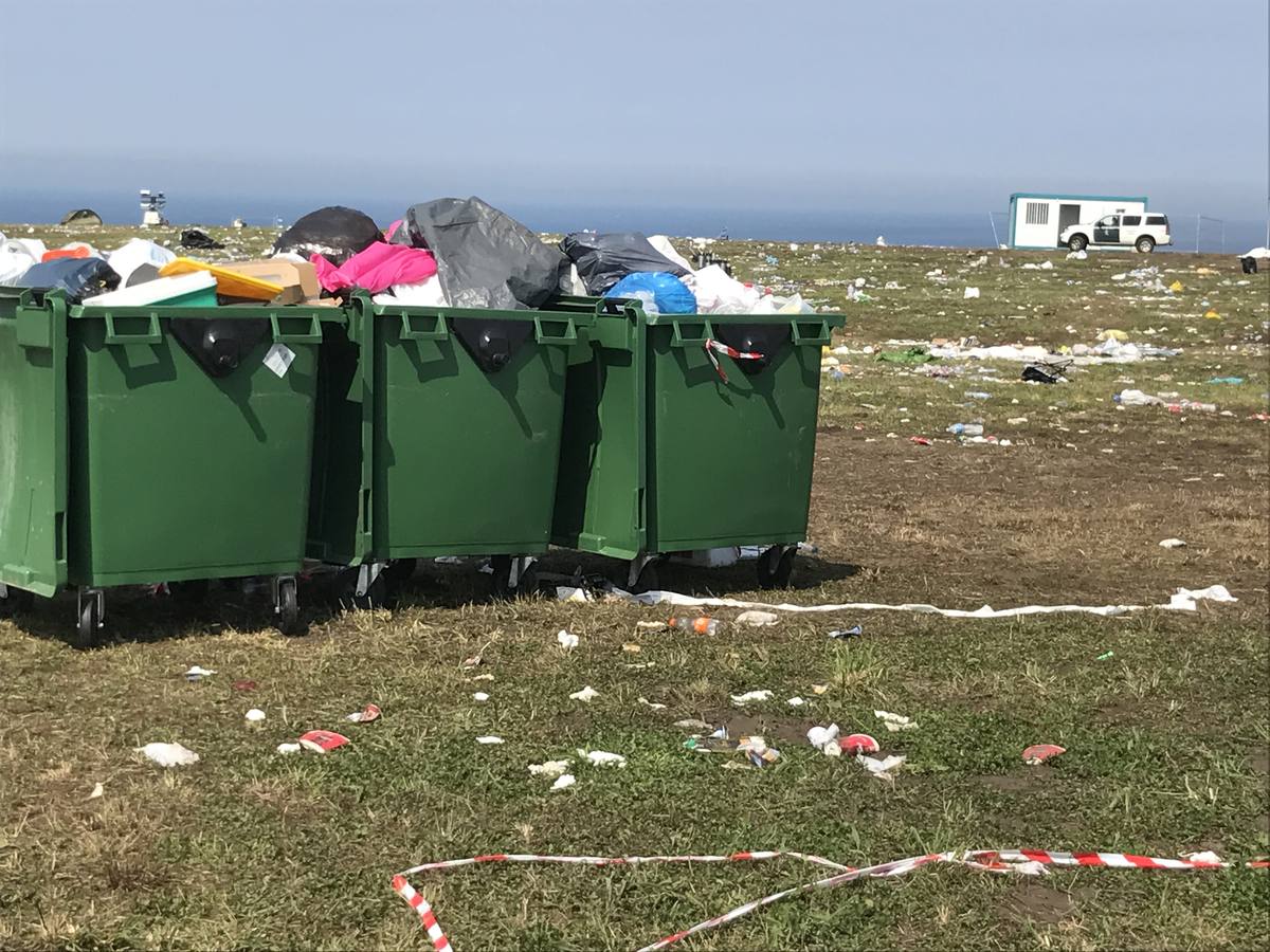 La basura que dejó el Delirium Festival en el cabo Quintres de Ajo