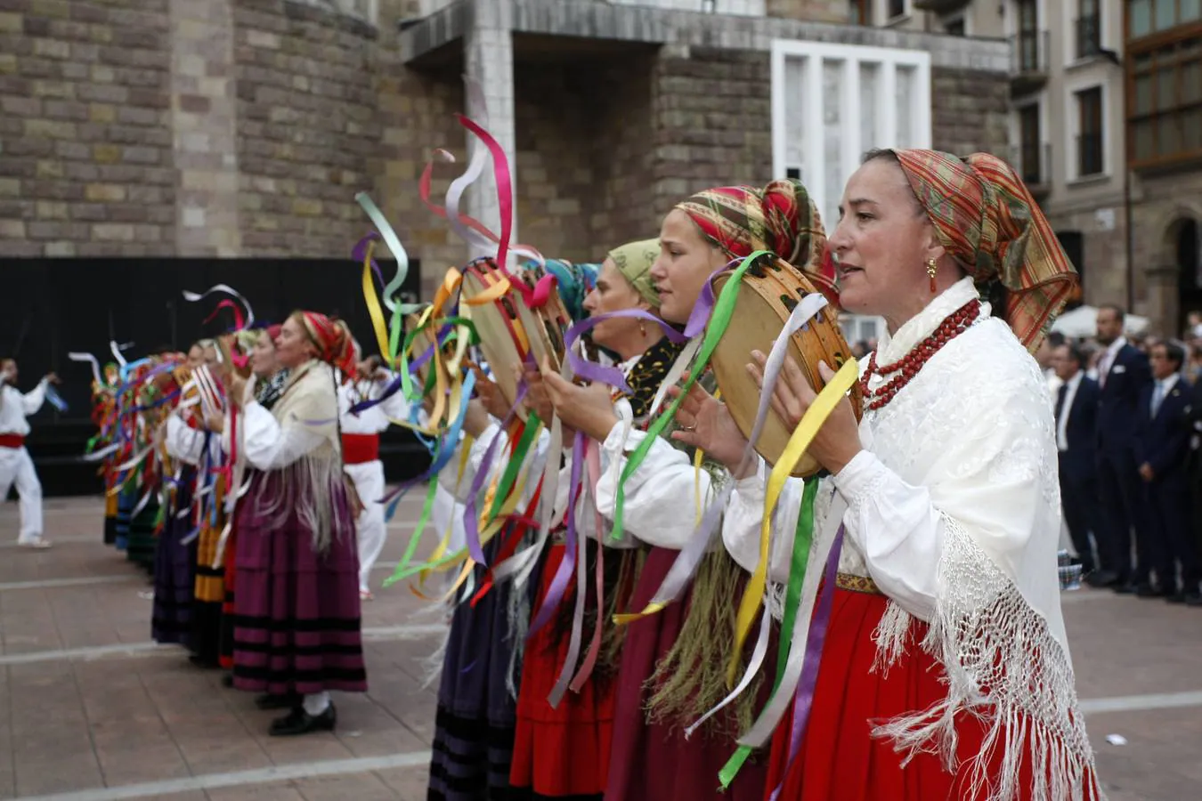 Fervor por la Virgen Grande en la procesión de Torrelavega