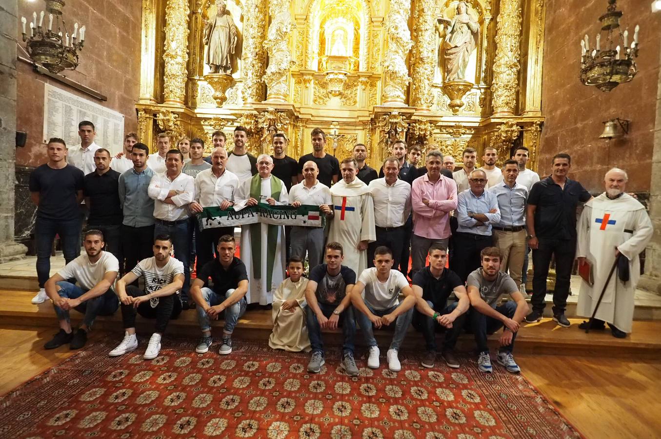 El Racing Club de Santander realiza su tradicional ofrenda floral a la Virgen Bien Aparecida