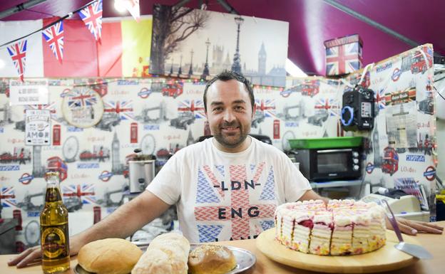 David Durán. ‘El Cenador de Velo’. En este festival busca el sabor de la cocina británica y apuesta por platos como las patatas con chedar y bacón, aros de cebolla o corn dog, salchicha rebozada en maíz y patata.