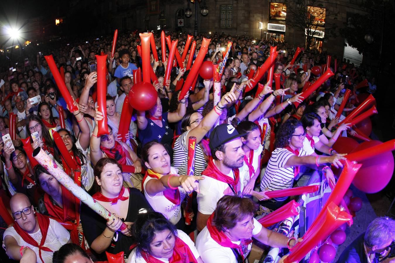 El Bulevar se rinde al carisma de Chenoa con 5.000 personas coreando sus canciones